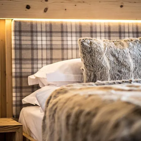 Chalet Mountain Pia
